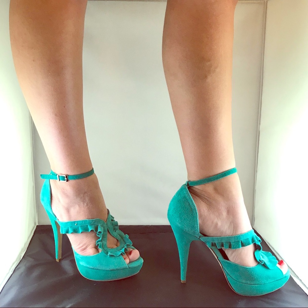 🔥 SEXY Steve Madden Green Suede Strappy Heels 👠